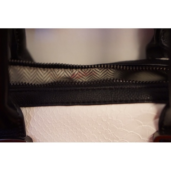 Steve Madden Crossbody + Free Card Holder - Picture 6 of 8