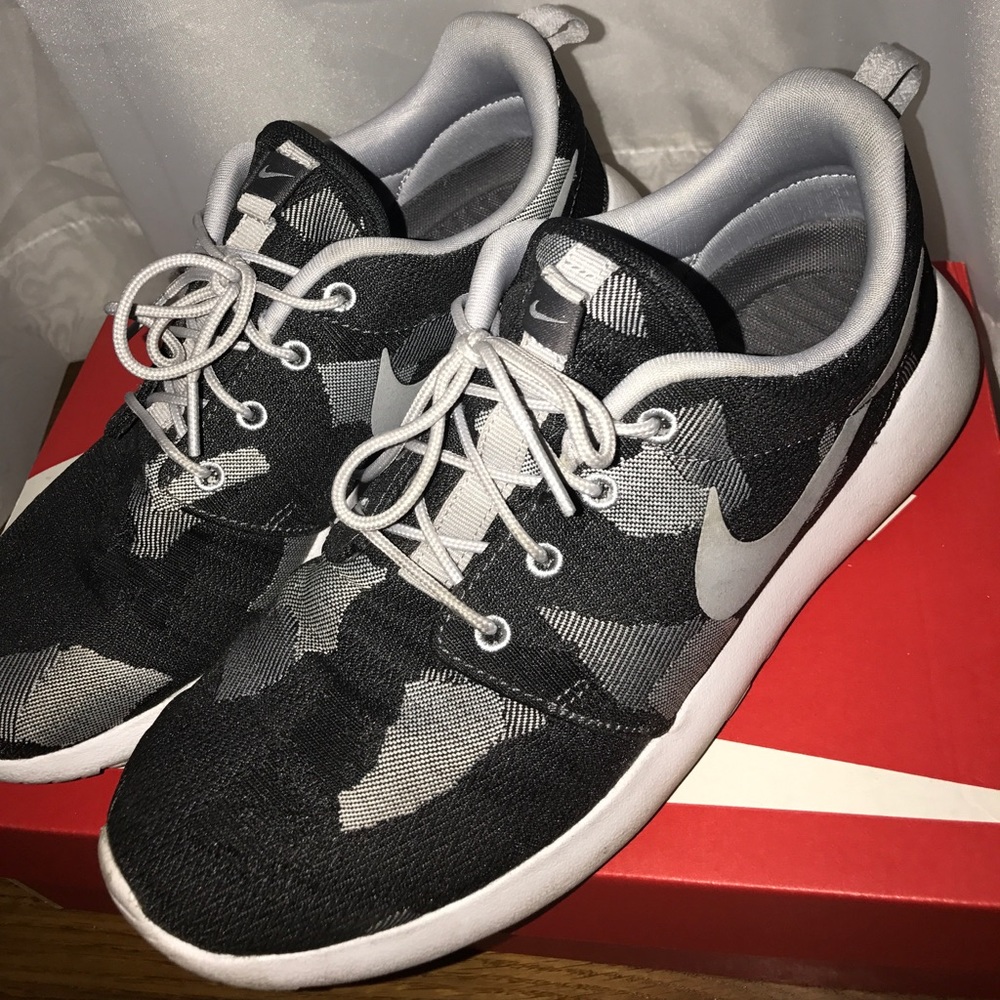 Nike Camo Roshe Sneaker