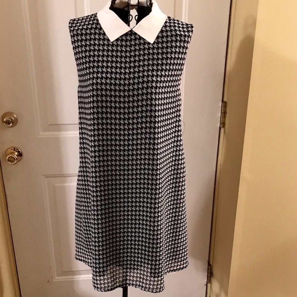🔥ONE DAY SALE!! $23!!🔥Houndstooth Shift Dress