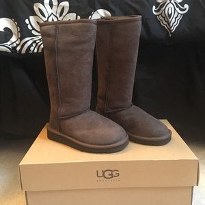 UGG KID'S CLASSIC TALL BOOTS size 10