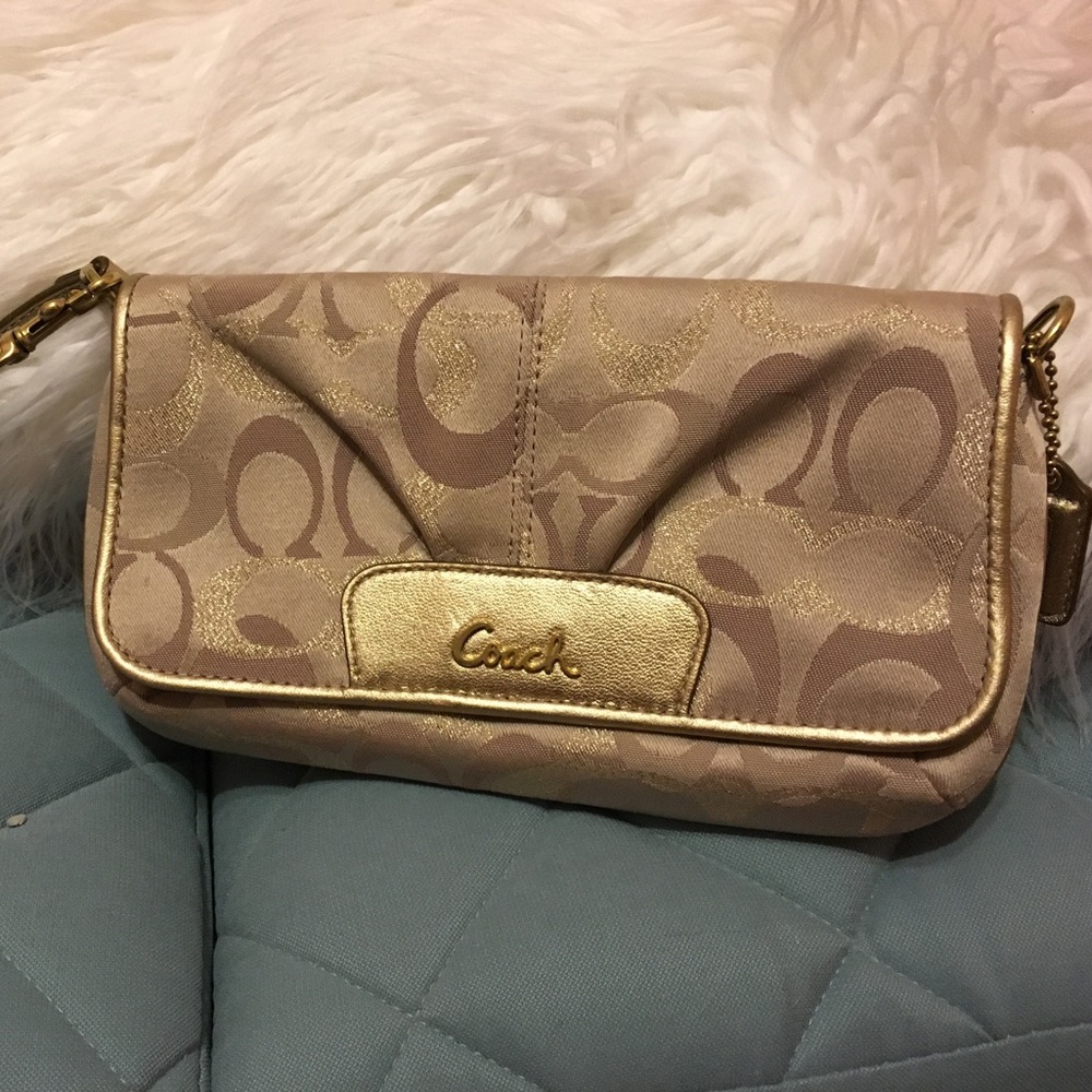 Coach wristlet (gold)