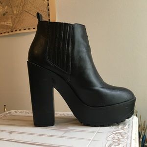 Kendall & Kylie Chunky High Heel Black Boots Sz. 8