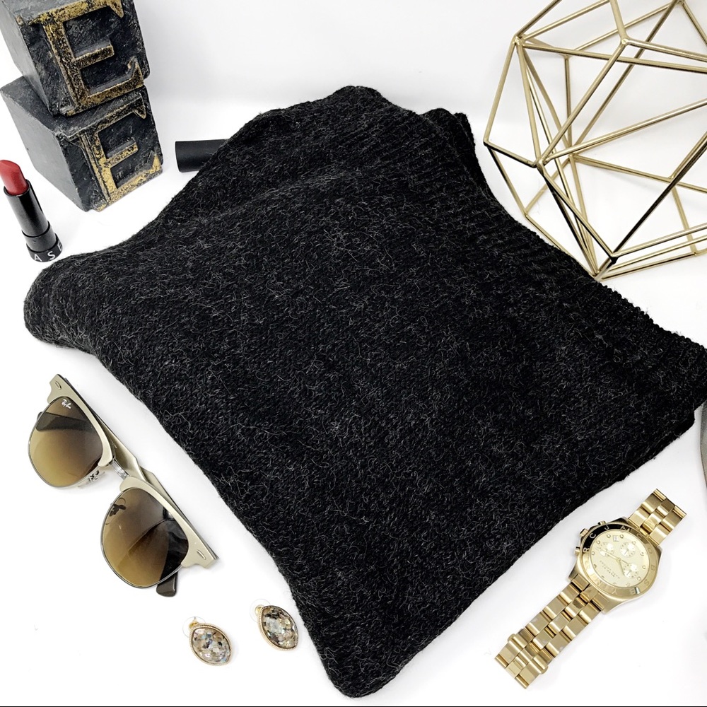 | LONGLINE KNIT SCARF |