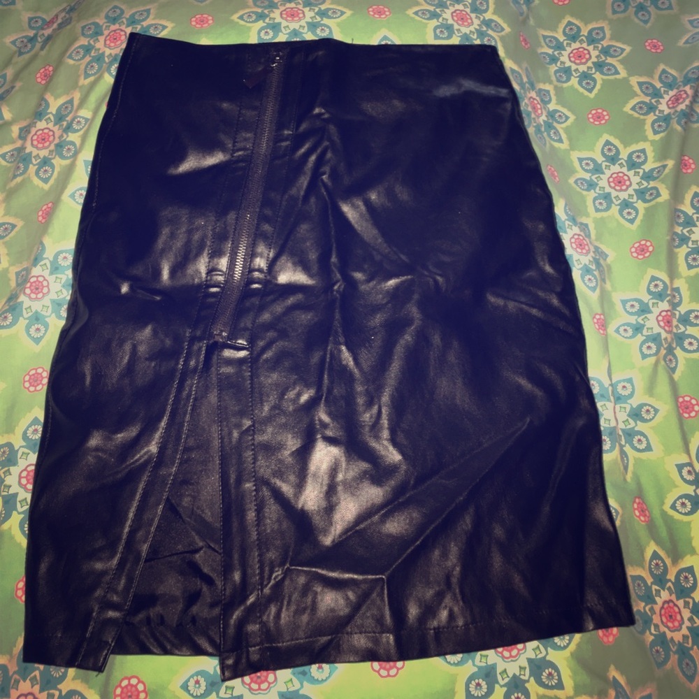 Slit leather skirt