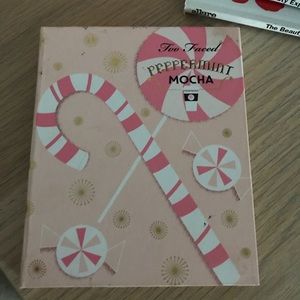 Two faced peppermint mocha eyeshadow palette