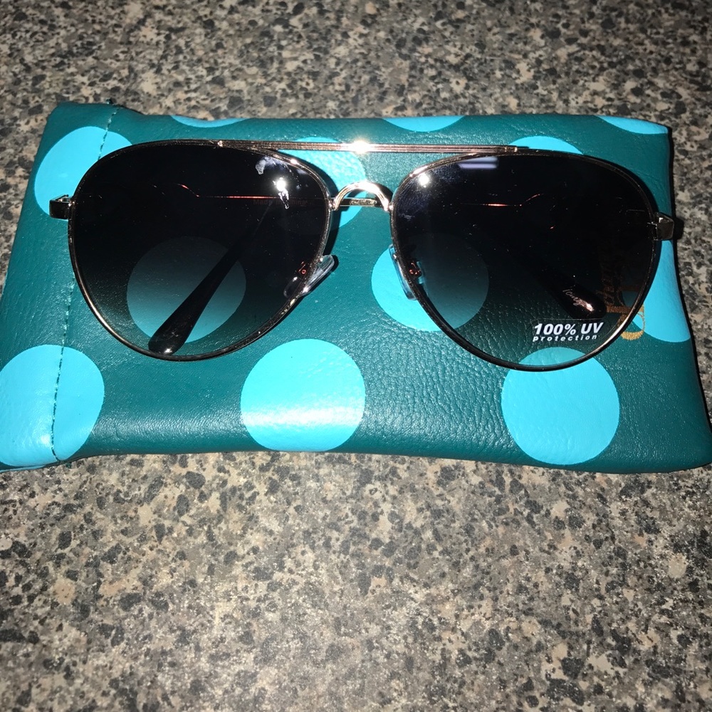 NWOT aviator style sunglasses