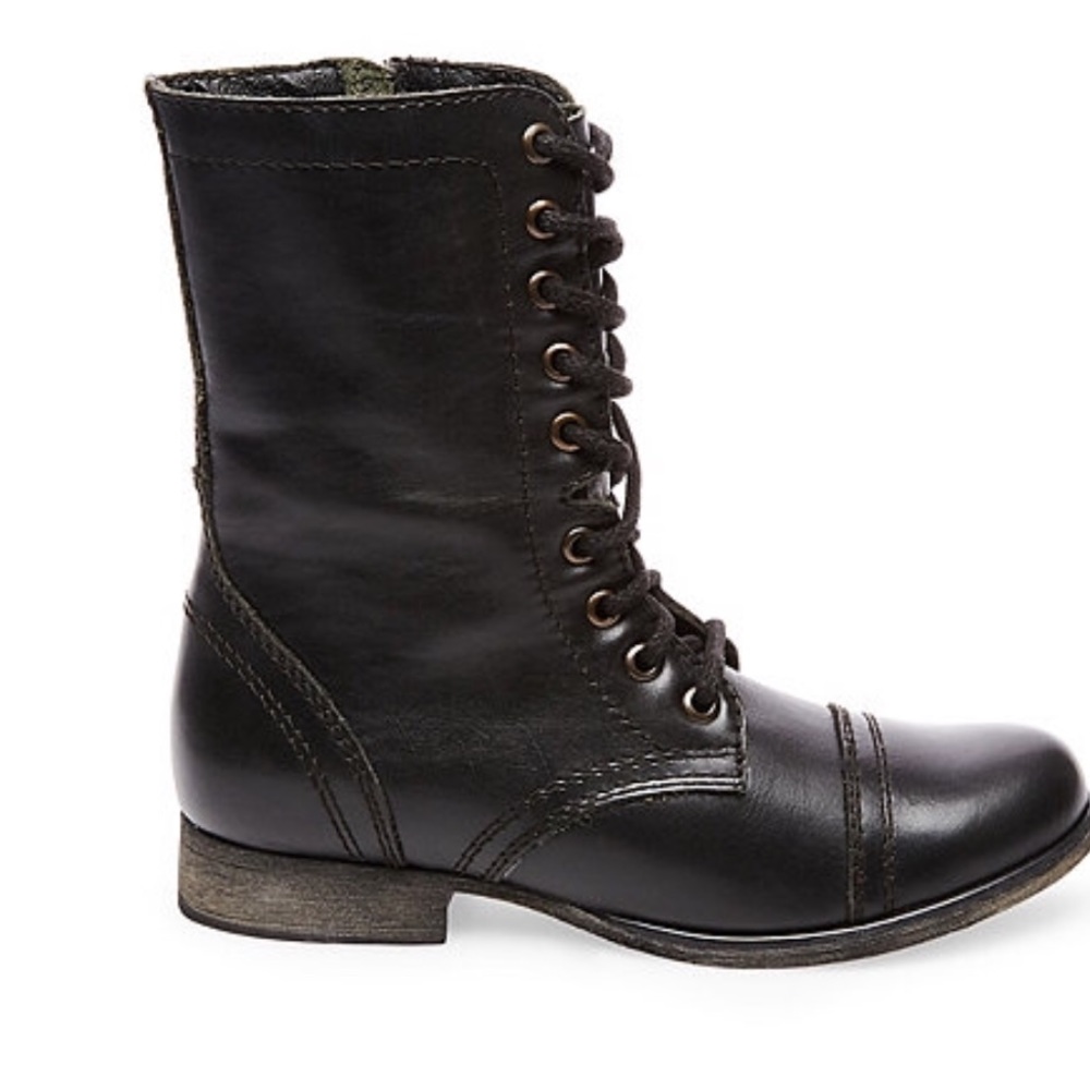 Black Steve Madden combat boots