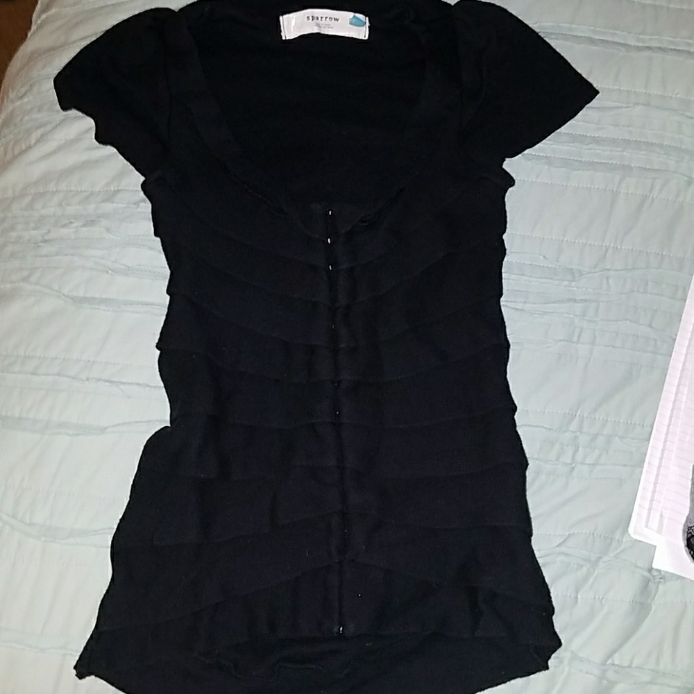 Sparrow Anthropologie black pleated cap sleeve top