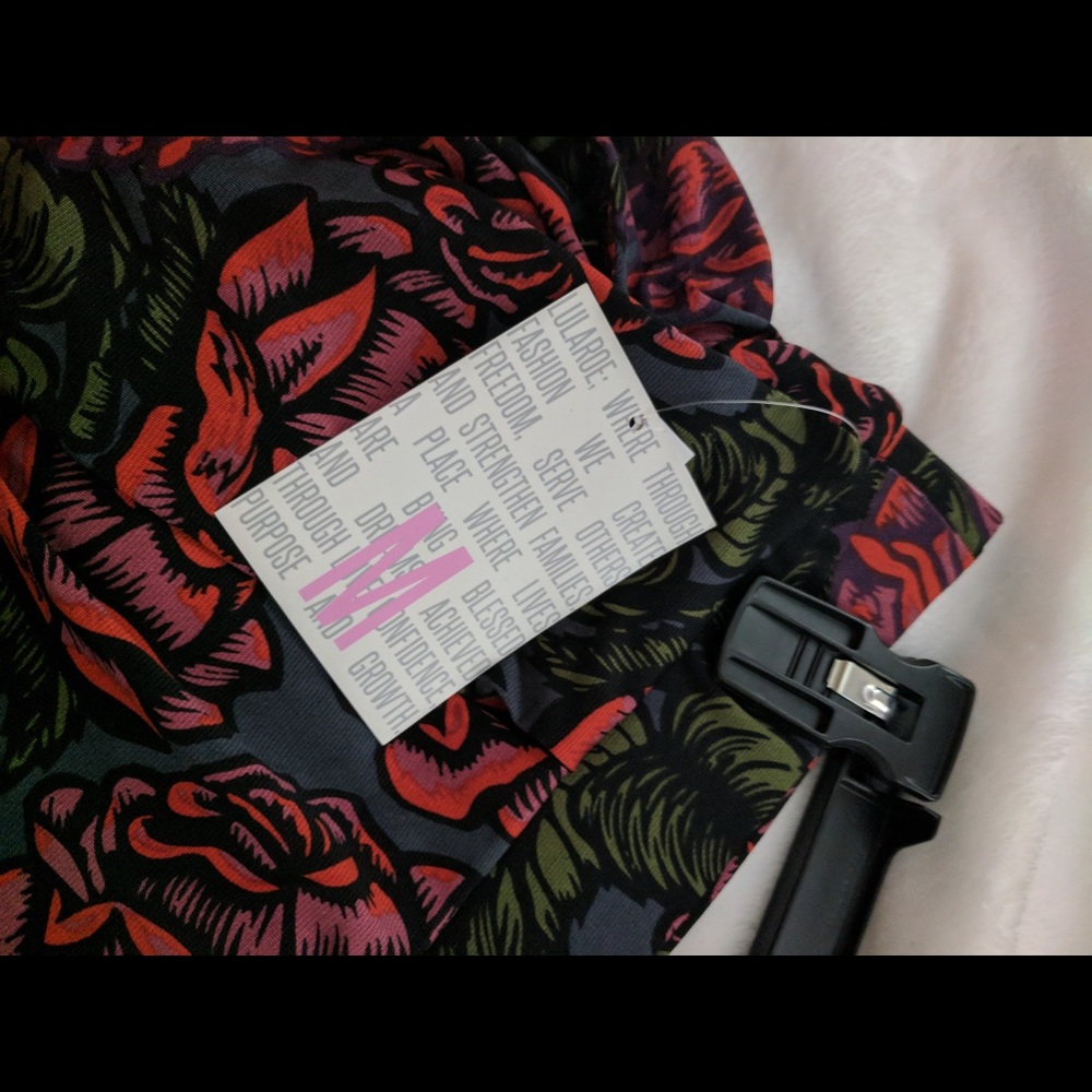 Lularoe Madison roses medium skirt new with tags