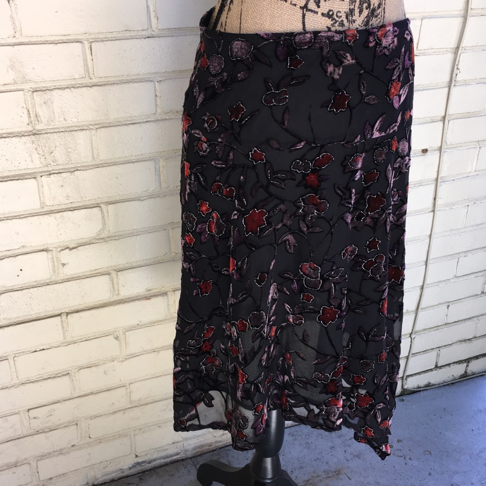 Black skirt with velvet appliqués
