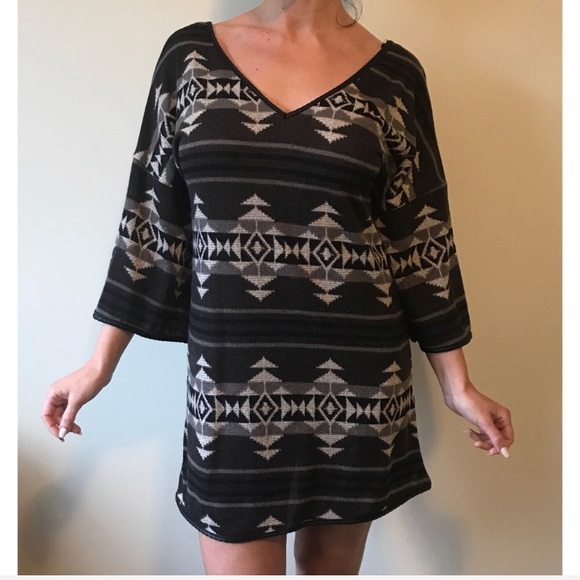 {Coveted Clothing} Gray Knit V-Neck Shift Dress - Picture 2 of 6