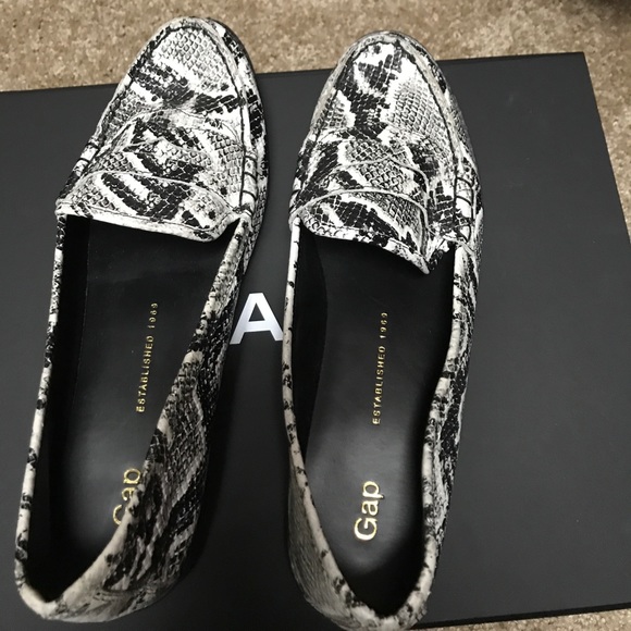 Flat - Picture 2 of 2