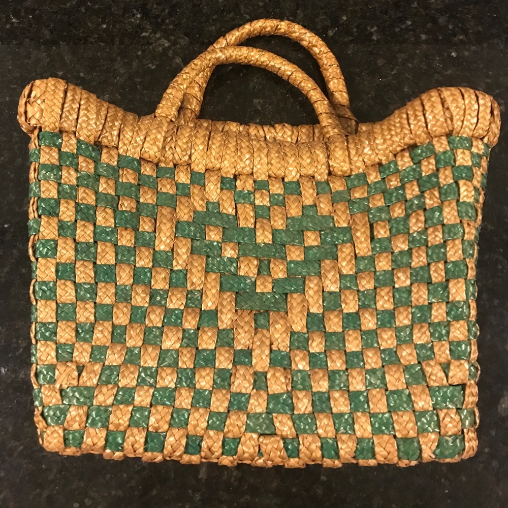 Woven Tote w/Heart Pattern