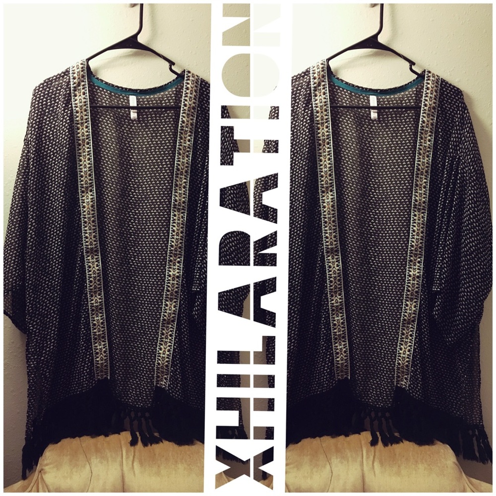 ❌SOLD❌ 🌸 Women's Fringe Kimono {Junior} 🌸