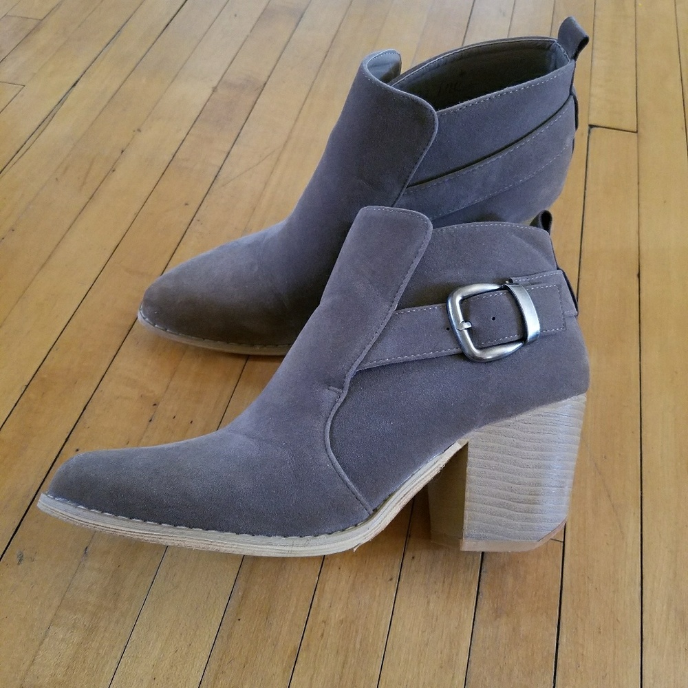 Size 9 taupe booties