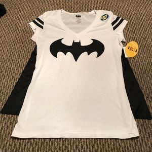 New juniors batman shirt with cape size XL
