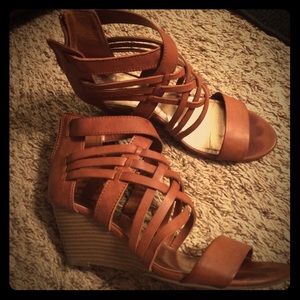 Brown madden girl wedges