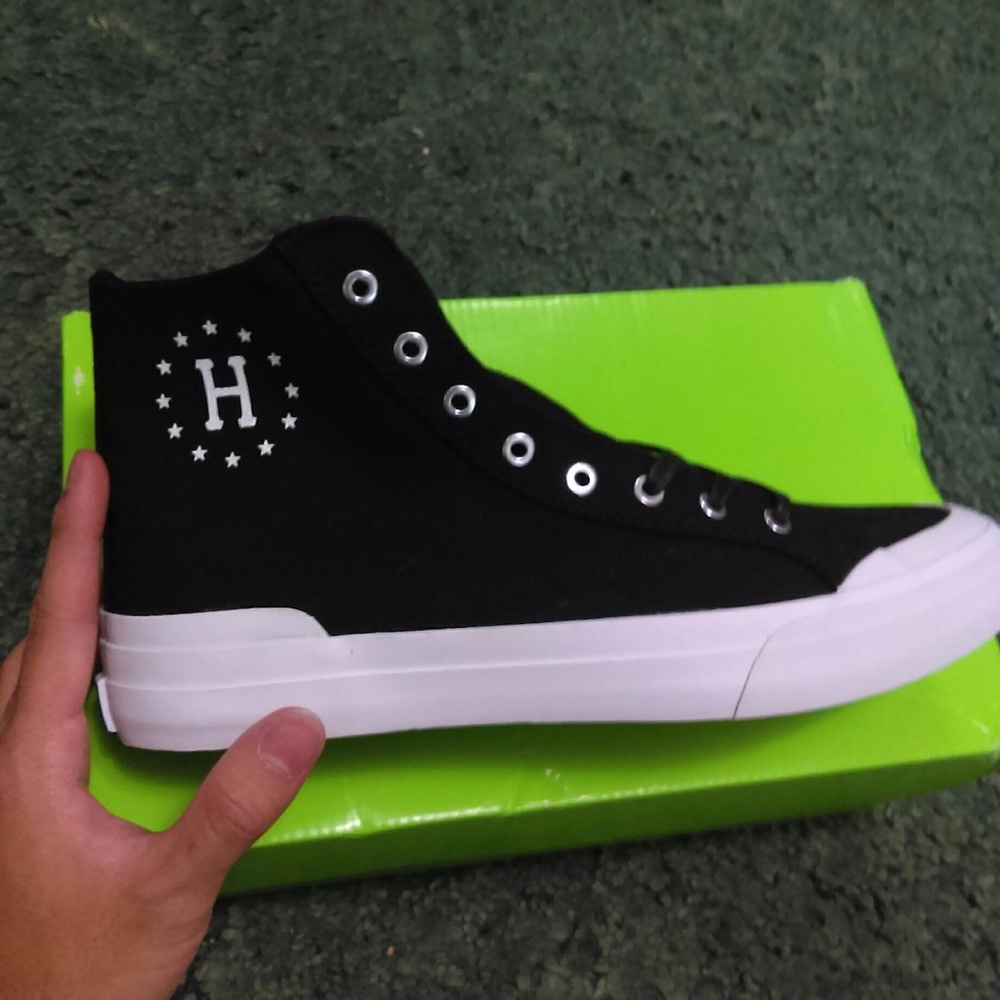 brand new HUF skate shoes sneakers high top