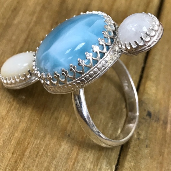 Ring - Picture 2 of 6