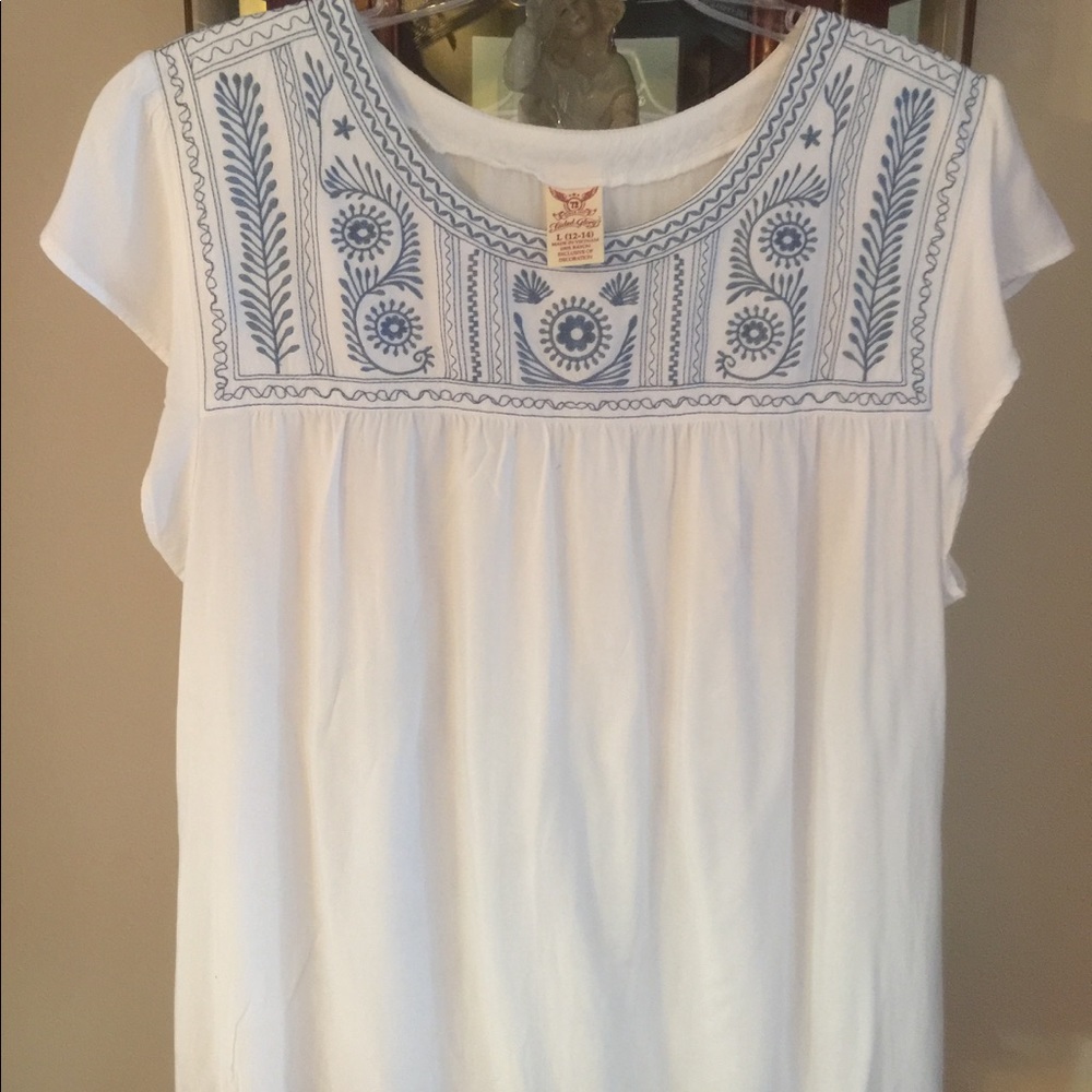 White and blue blouse NWOT (large)