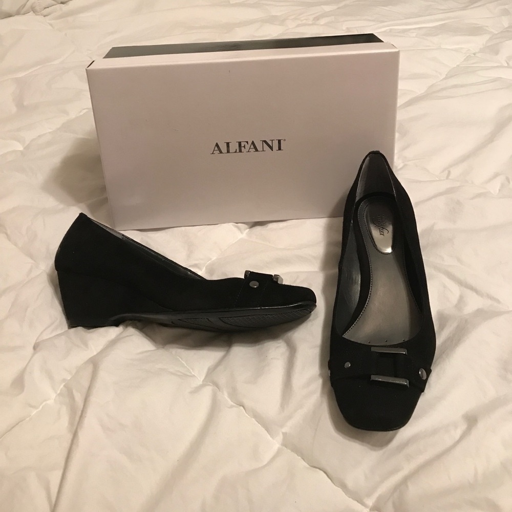 Alfani shoes never worn!