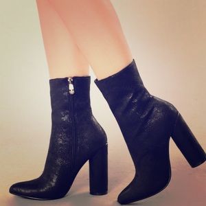 Fashion nova black booties.‼️NEVER BEEN WORN‼️