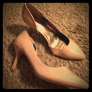 New without tag- Nude madden girl pumps