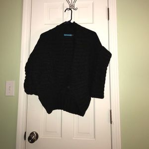 Short-sleeve knit cardigan.