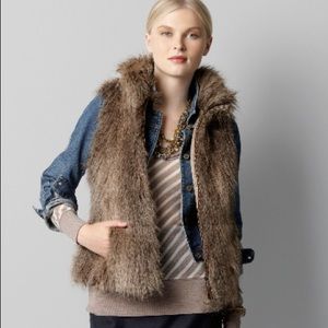🍂ANNE TAYLOR LOFT Faux Fur Vest w/ Pockets