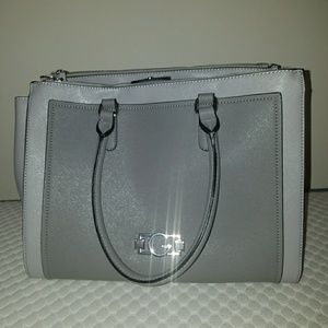 Women's handbag/medium sized purse.