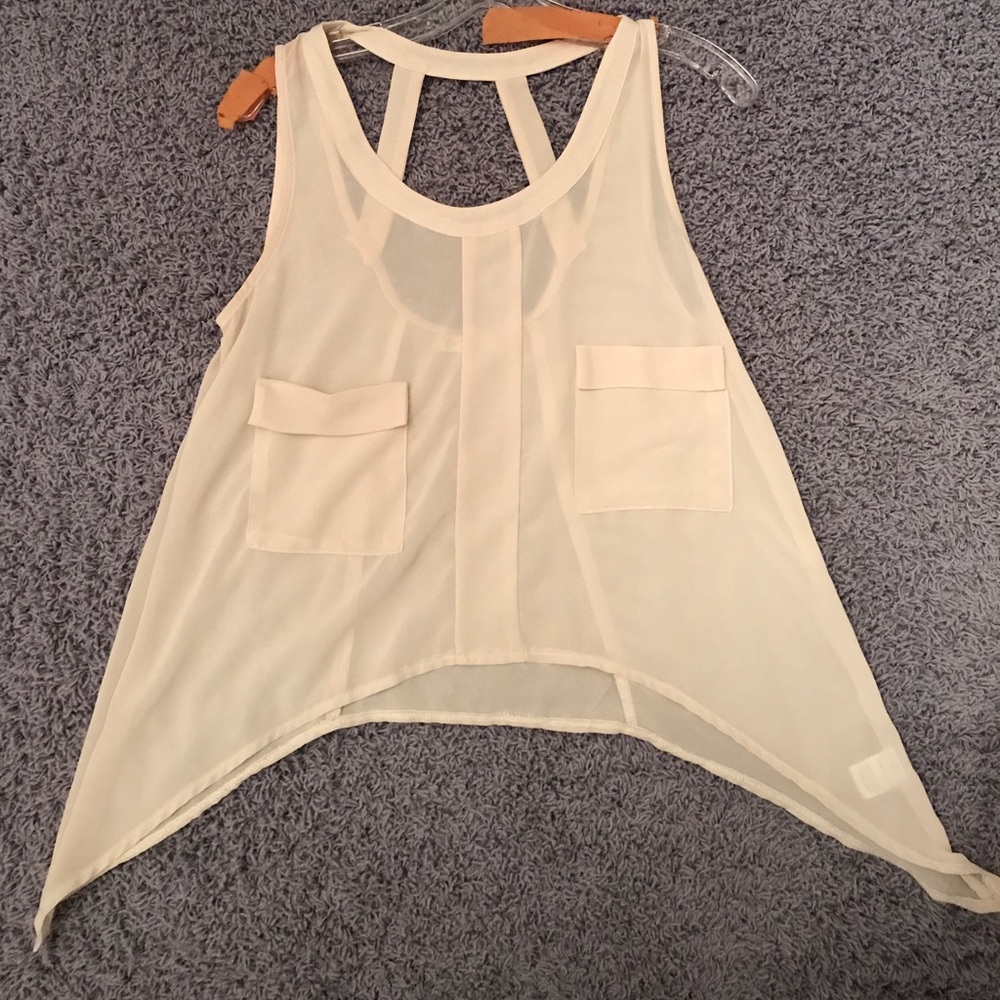 Cream top w double pockets and longer at side
