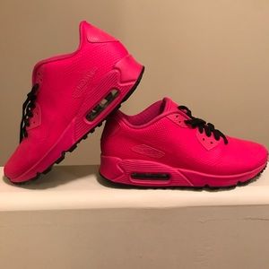 Customized Pink Nike Airmax’s