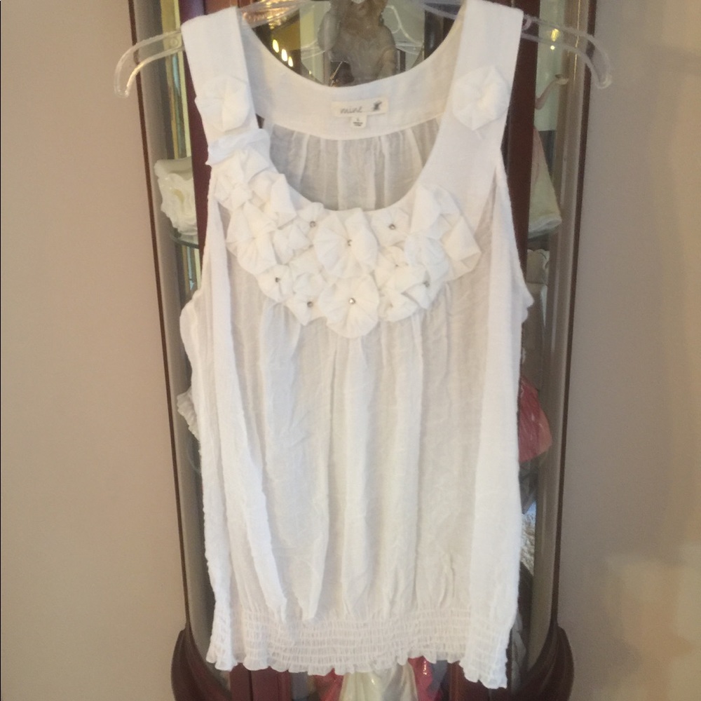 Super cute White Sleeveless Blouse, floral accents