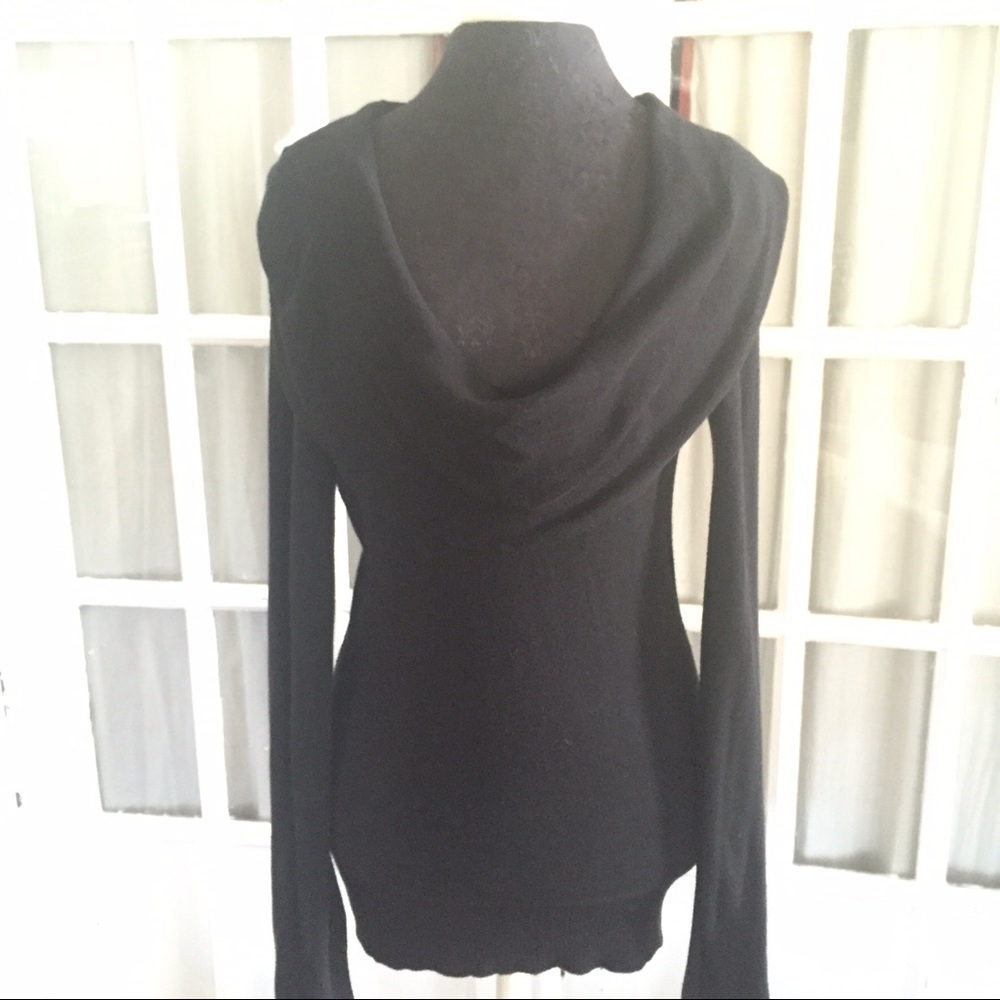 Long sleeve scoop neck