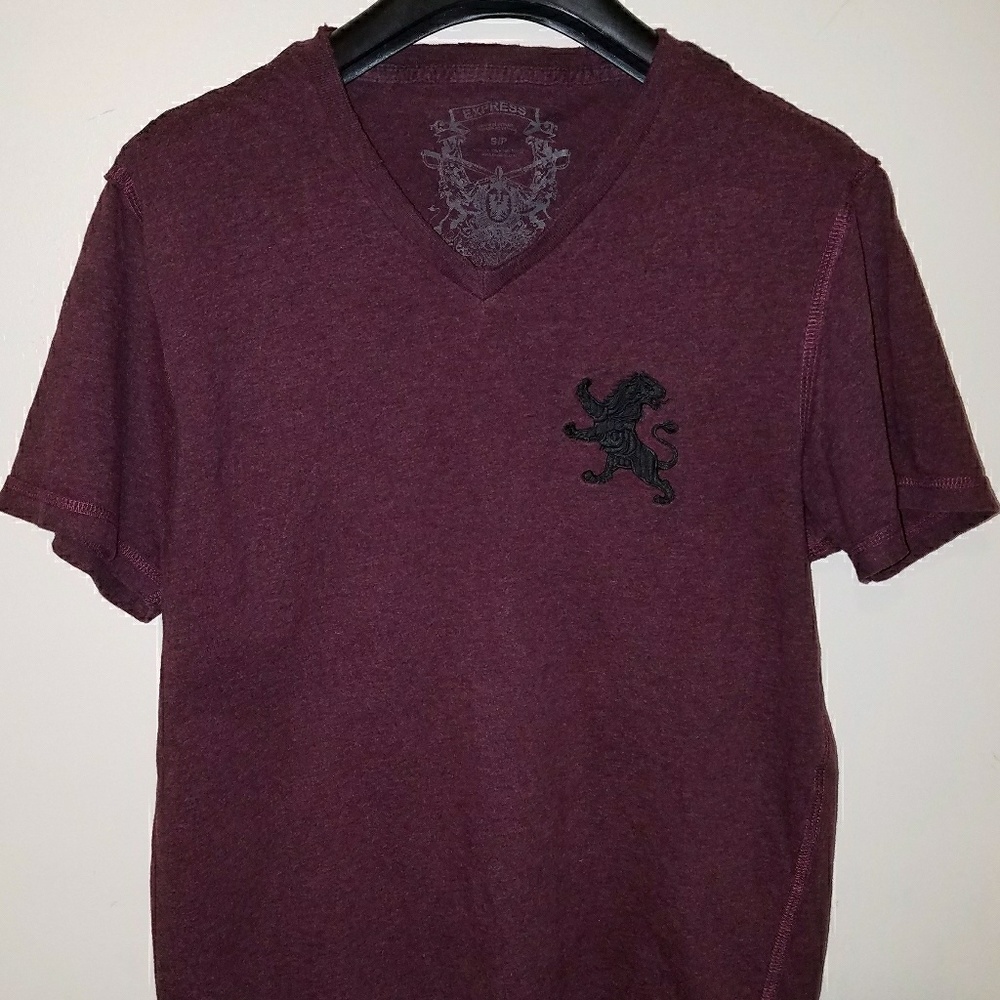 EXPRESS burgundy v-neck logo shirt