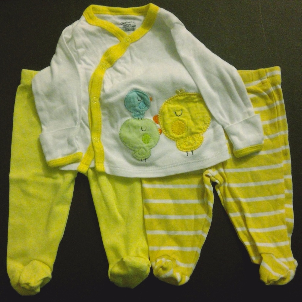B/G newborn top w/2 pairs of pants to mix & match