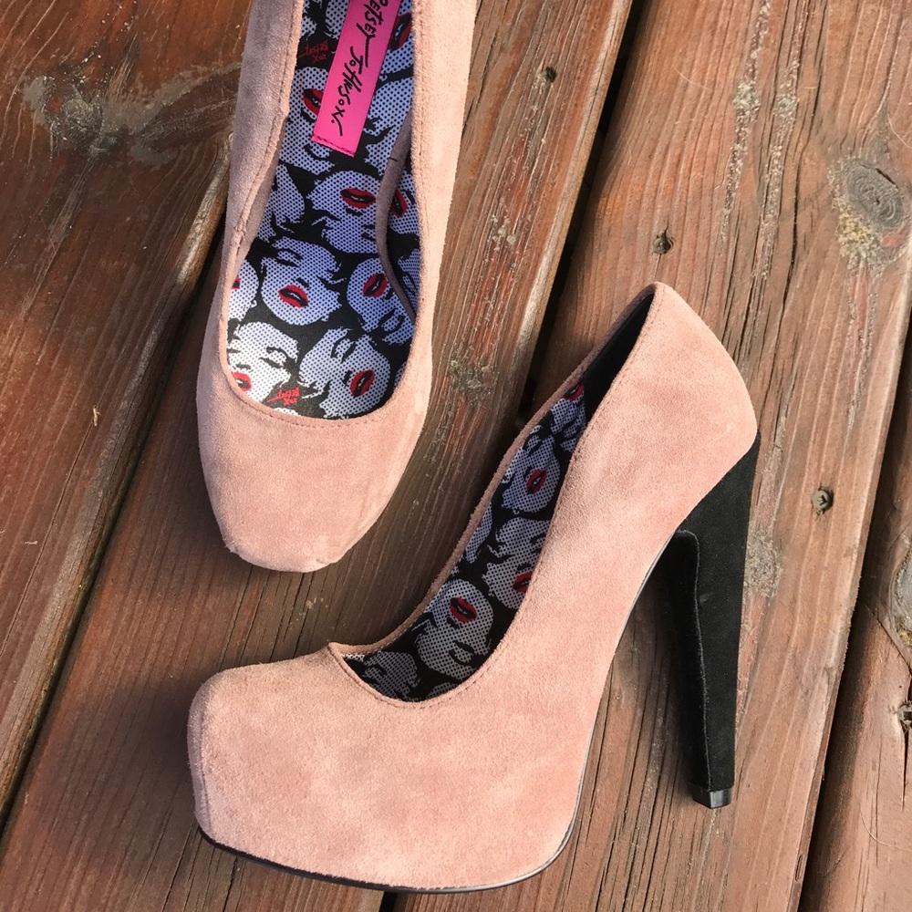 Betsey Johnson Platform Pumps