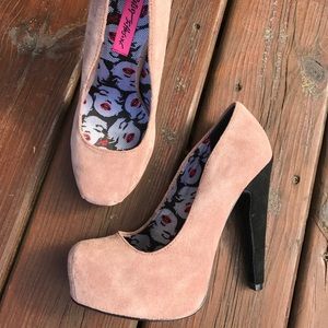 Betsey Johnson Platform Pumps