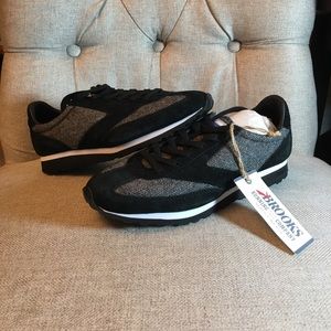 BNIB Brooks Vanguard Shoes 6.5 Black Herringbone