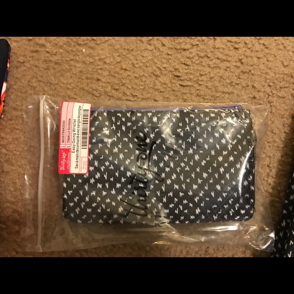NWT Thirty One Easy Going Wristlet