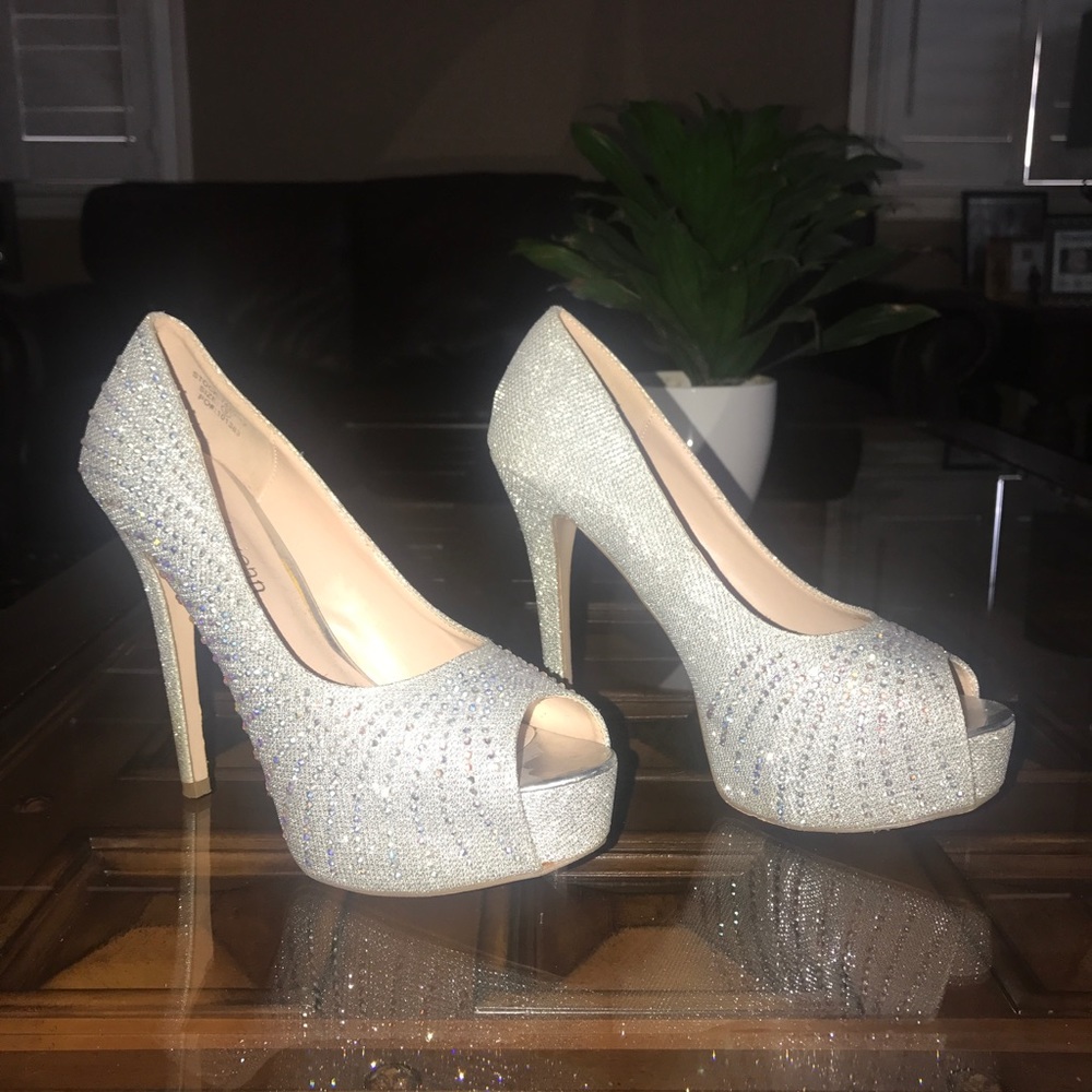 Like-New Cathy Jean high heel pumps!