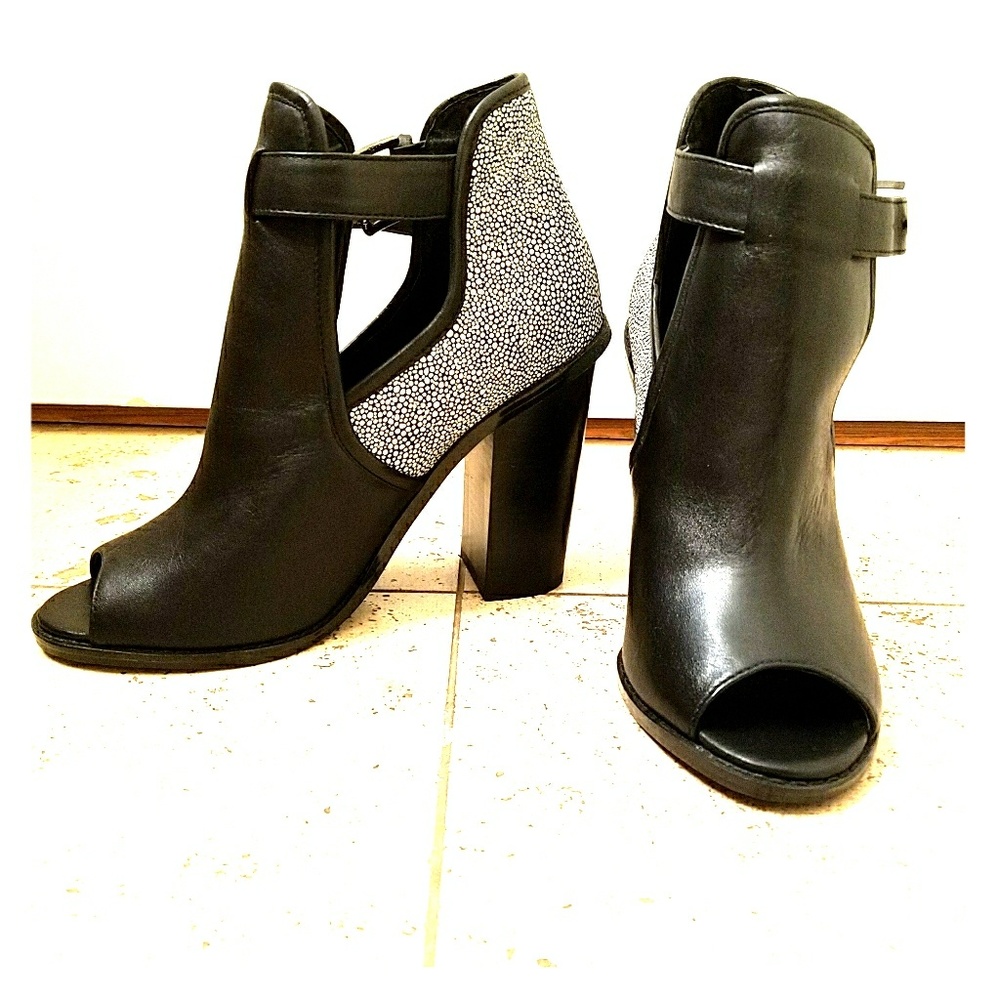Shoemint Size 6.5 Peep Toe Booties