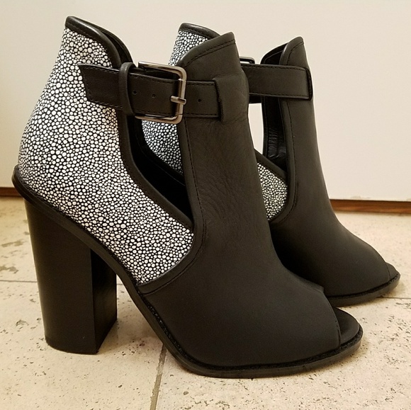 Shoemint Size 6.5 Peep Toe Booties - Picture 2 of 6
