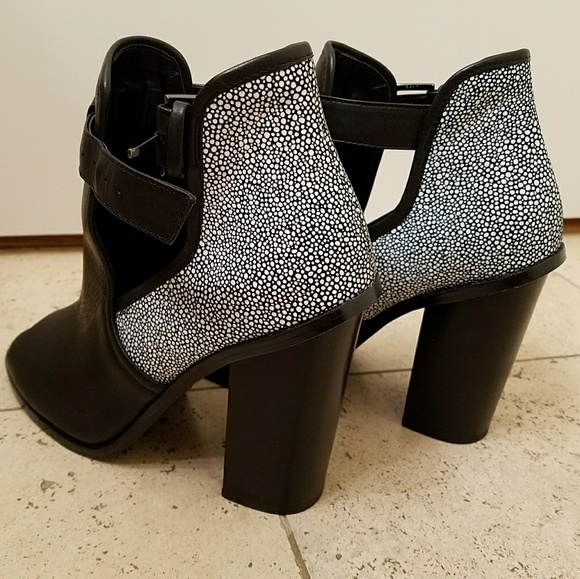 Shoemint Size 6.5 Peep Toe Booties - Picture 3 of 6
