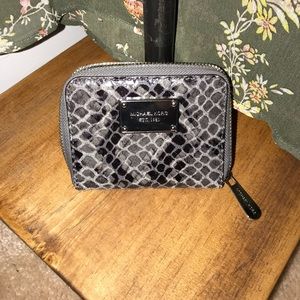 Small wallet (never used)