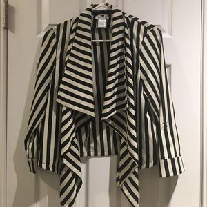 🔲 Black and white striped blouse