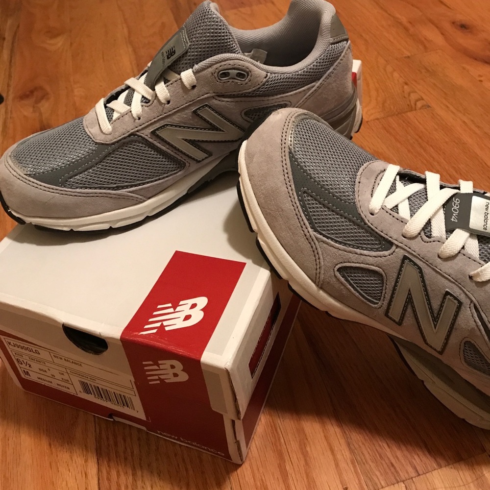 New Balance 990v4