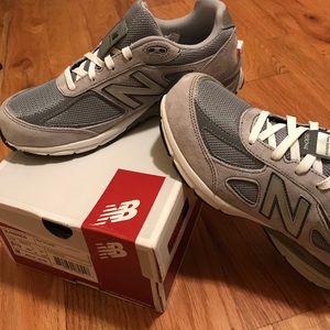 New Balance 990v4