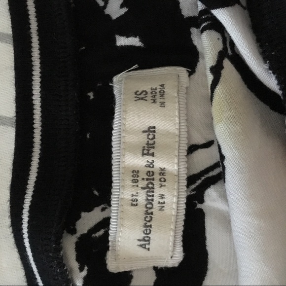 A&F floral crop top. - Picture 2 of 3