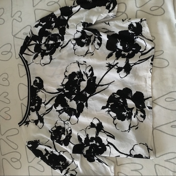 A&F floral crop top. - Picture 3 of 3